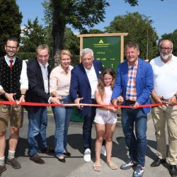 Eroeffnung Falkensteiner Camping Klagenfurt_Banddurchneiden 1